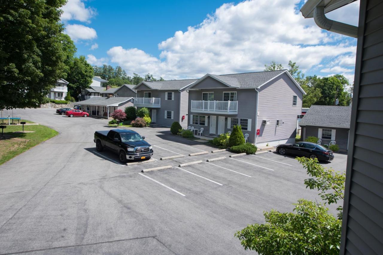 Americas Best Value Inn & Suites Lake George Exterior photo