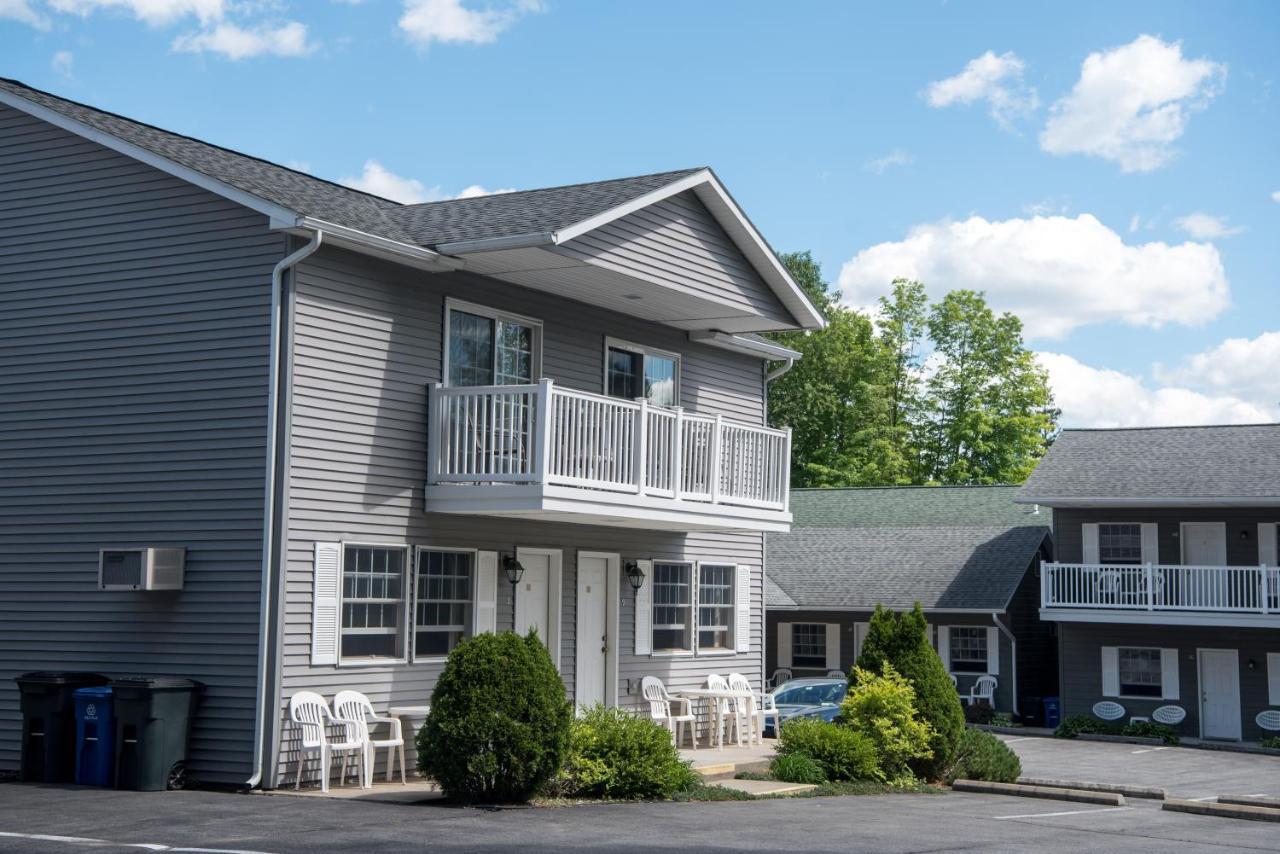 Americas Best Value Inn & Suites Lake George Exterior photo