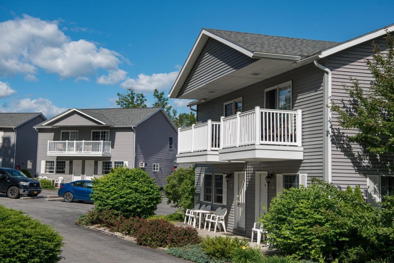 Americas Best Value Inn & Suites Lake George Exterior photo