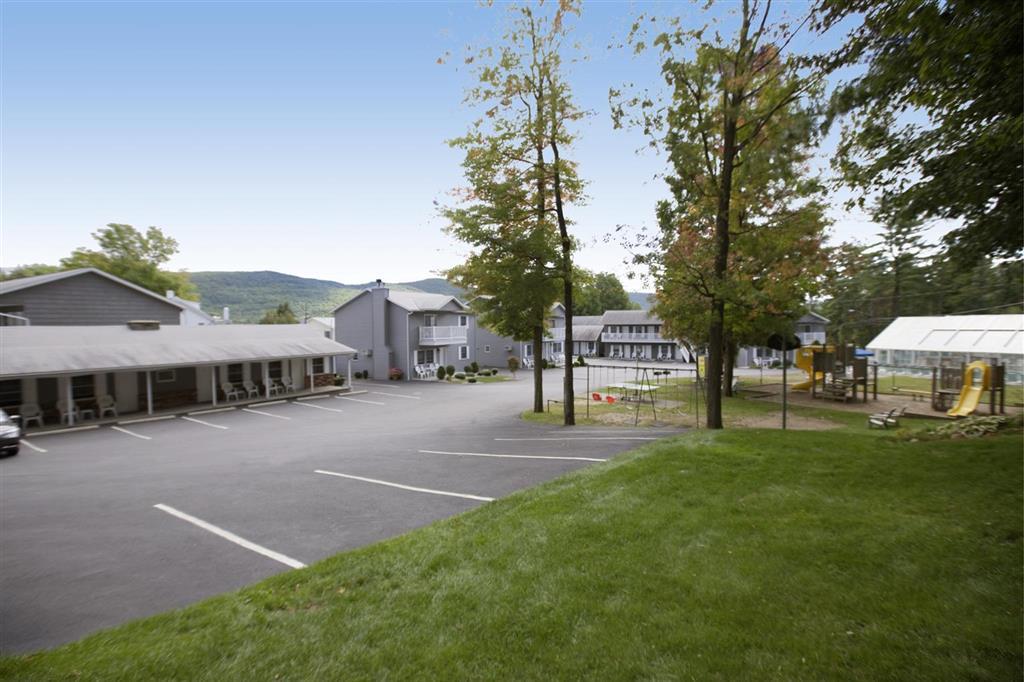 Americas Best Value Inn & Suites Lake George Exterior photo